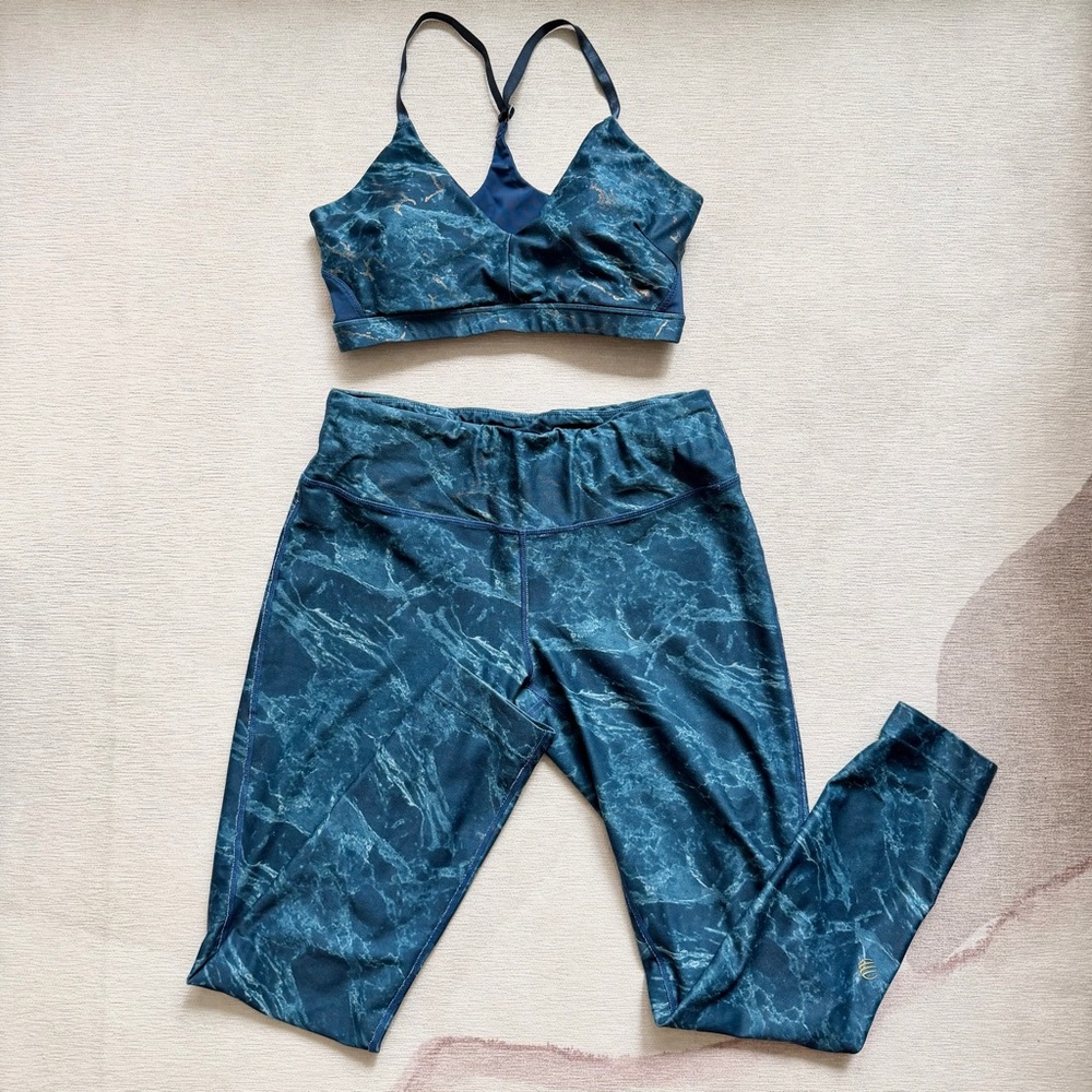 MPG Sport Blue Wave Marble Sports Bra and Leggings Set Size S